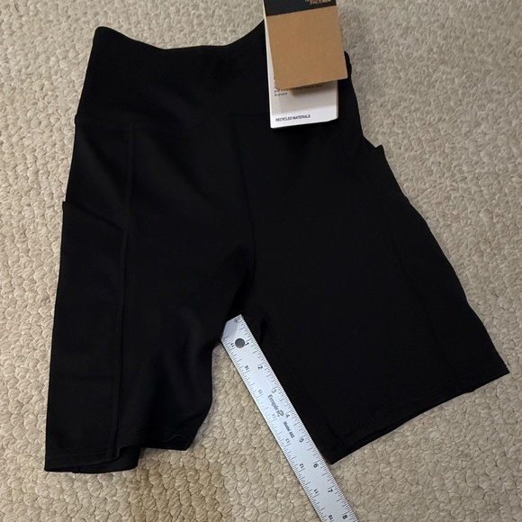 The North Face Women’s Skyway Bike Shorts SZ S Black NWT - Picture 10 of 10